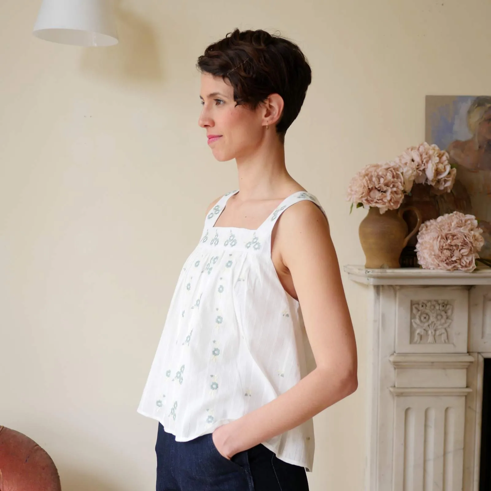 Elegant Floral Embroidered Camisole Top - Stylish Womens Summer Sleeveless Blouse