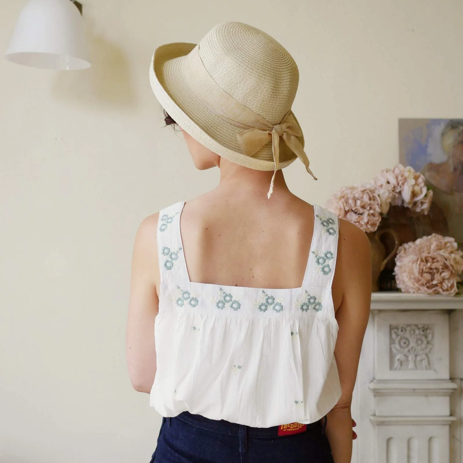 Elegant Floral Embroidered Camisole Top - Stylish Womens Summer Sleeveless Blouse
