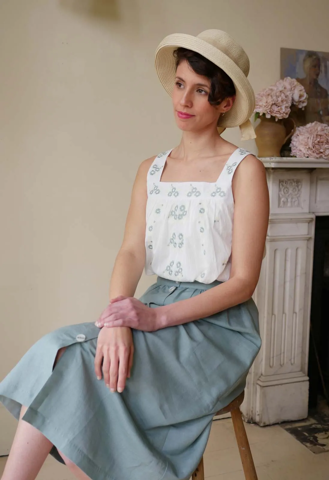 Elegant Floral Embroidered Camisole Top - Stylish Womens Summer Sleeveless Blouse